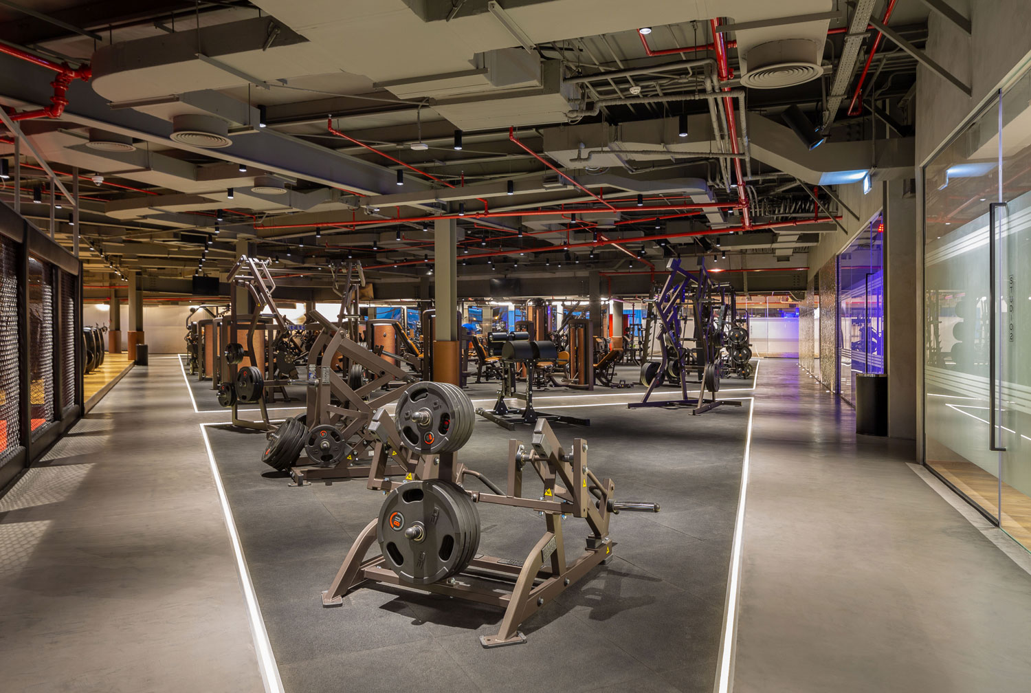 https://www.edgedesign.ae/wp-content/uploads/2016/02/Seven-Gym-4.jpg
